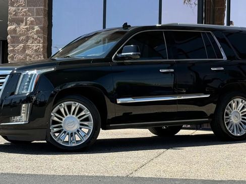 Used 2016 Cadillac Escalade Platinum AWD/4WD image 3