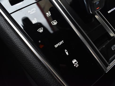 Used 2023 Porsche Panamera 4 Platinum Edition image 41