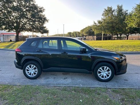 Used 2024 Toyota Corolla Cross L image 6