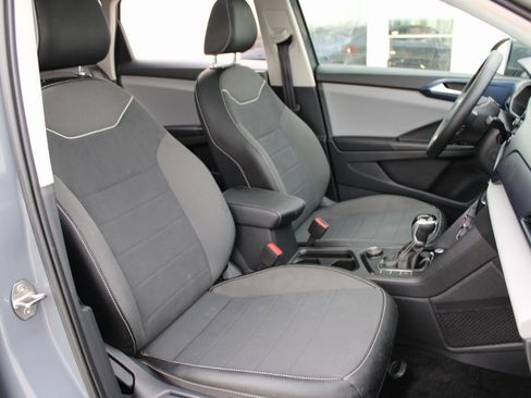 Certified 2023 Volkswagen Taos SE w/ Panoramic Sunroof Package image 26