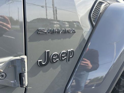 Used 2018 Jeep Wrangler Unlimited Sahara image 13