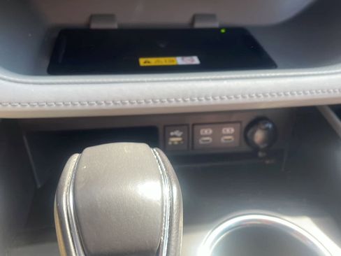 Used 2023 Toyota Highlander XLE AWD/4WD image 17