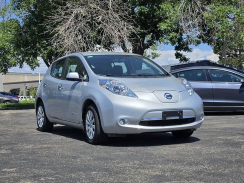 Used 2017 Nissan Leaf S w/ Charge Package FWD image 2