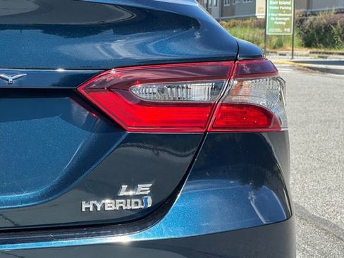 Used 2021 Toyota Camry LE image 32