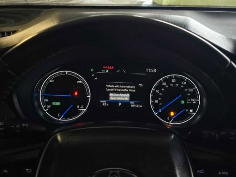 Used 2023 Toyota Venza XLE image 26