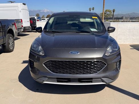 Used 2020 Ford Escape SE FWD image 2