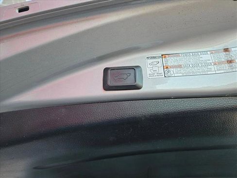Used 2017 Toyota RAV4 SE FWD image 8