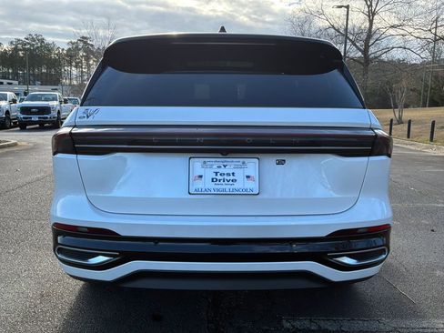 Used 2025 Lincoln Nautilus Reserve image 6