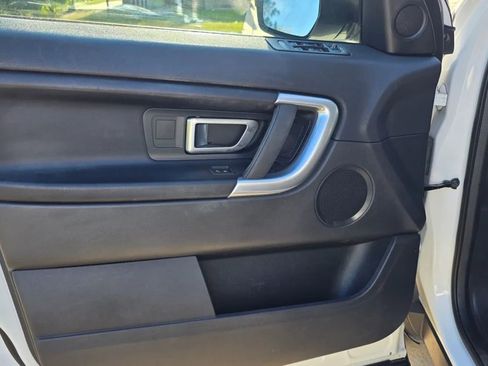 Used 2016 Land Rover Discovery Sport SE image 22