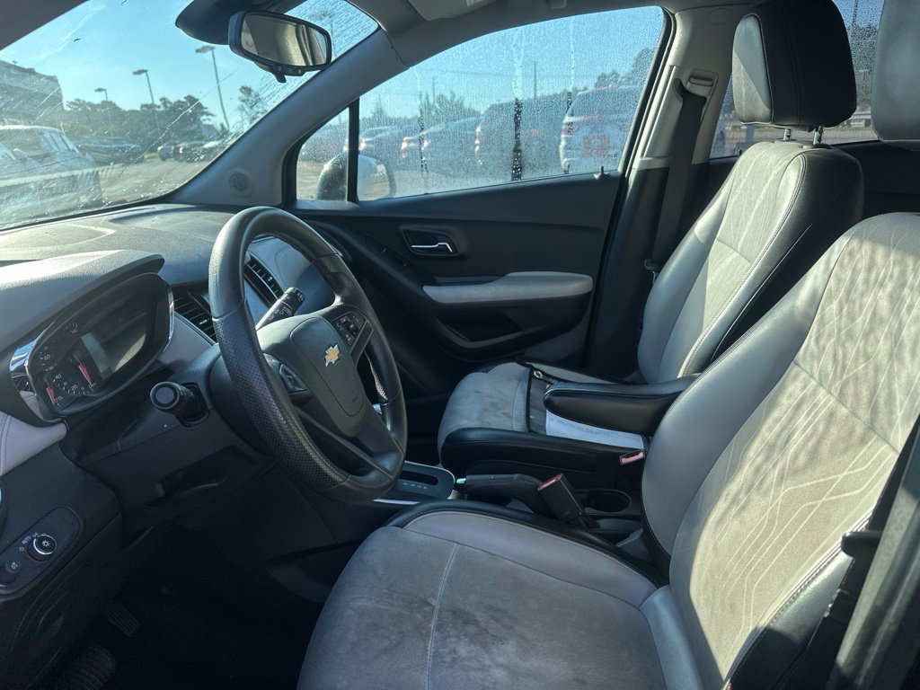 Used 2021 Chevrolet Trax LT FWD image 19