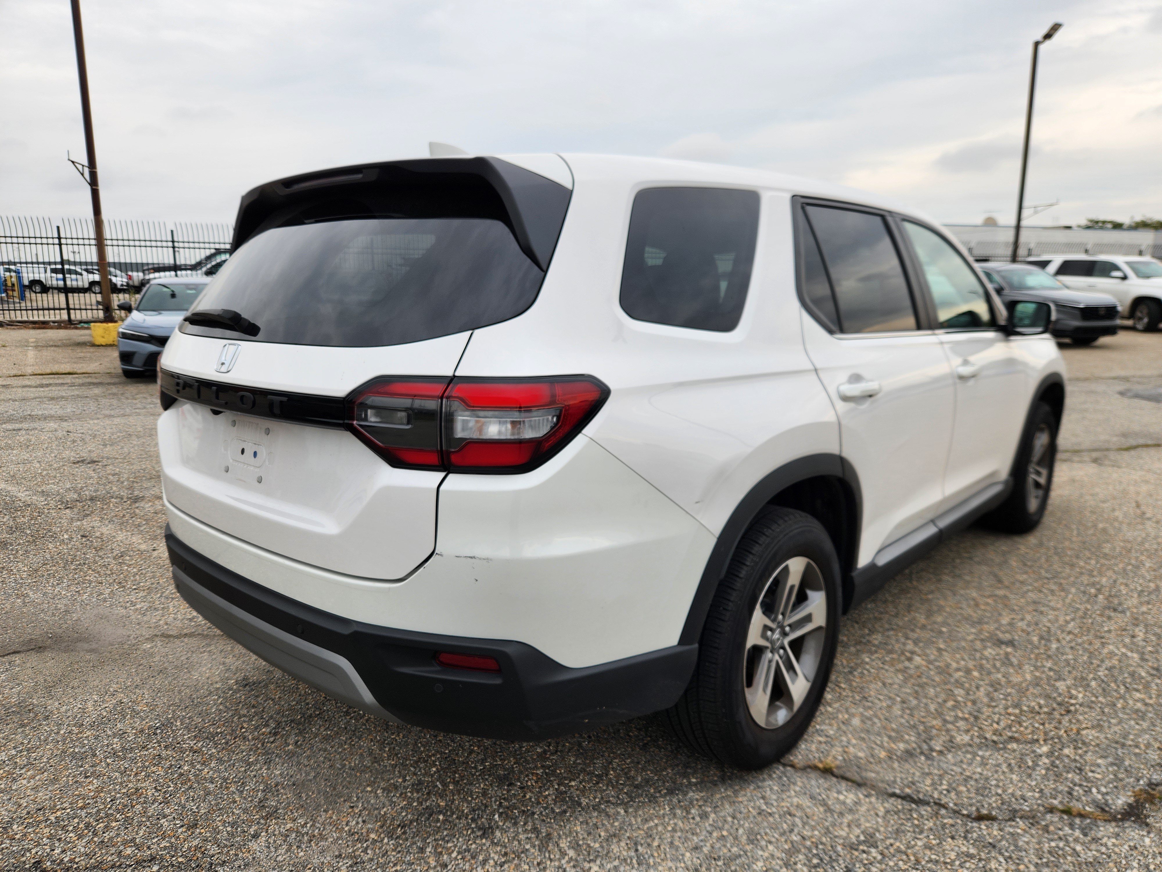 Used 2024 Honda Pilot EX-L image 4