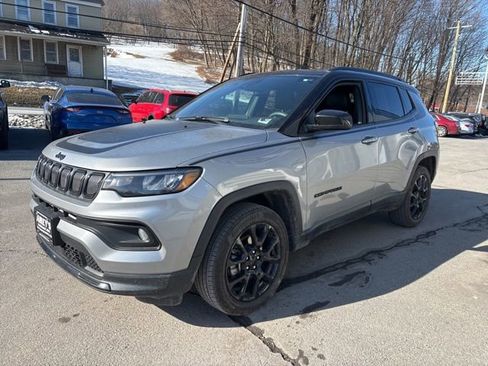 Used 2022 Jeep Compass Altitude image 3