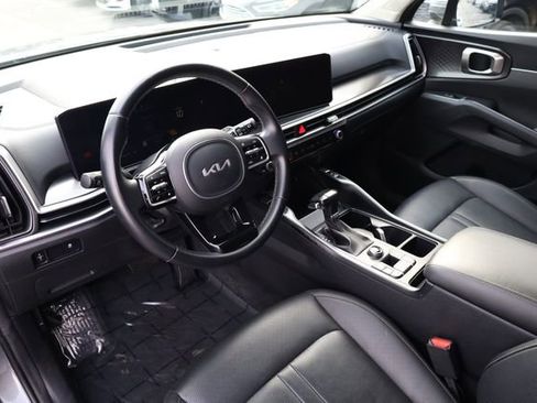 Used 2024 Kia Sorento S image 12