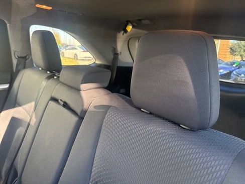 Used 2015 Toyota Highlander LE image 9