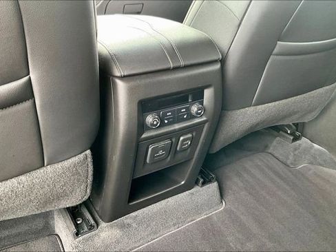 Used 2022 Chevrolet Traverse Premier AWD/4WD image 10