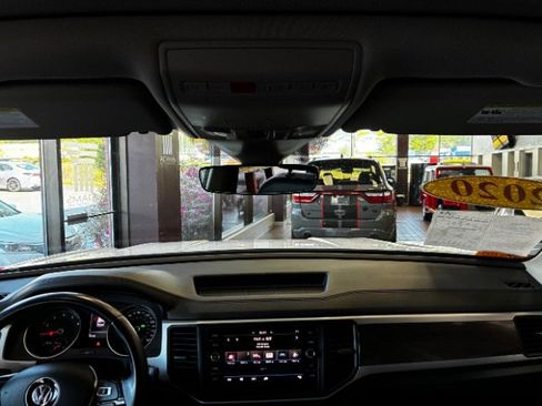 Used 2020 Volkswagen Atlas SE w/ Panoramic Sunroof Package FWD image 29