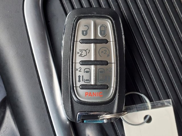 Used 2024 Chrysler Pacifica Touring-L FWD image 30
