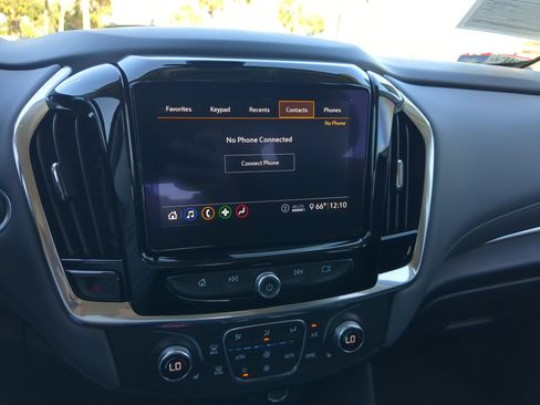 Used 2021 Chevrolet Traverse LT image 22