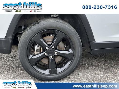 Certified 2023 Jeep Grand Cherokee L Laredo AWD/4WD image 10