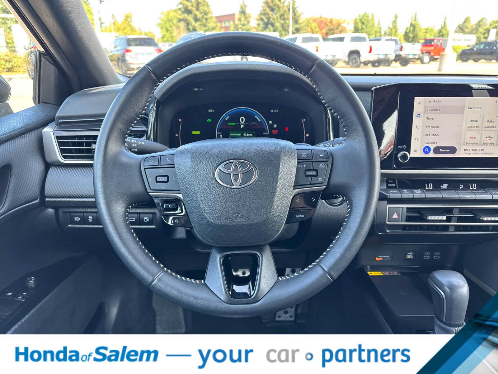 Used 2025 Toyota Camry SE FWD image 15