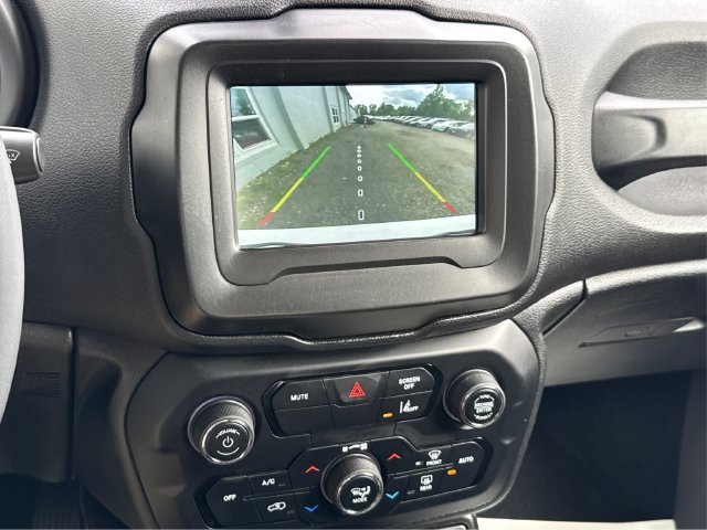 Used 2021 Jeep Renegade Latitude AWD/4WD image 32