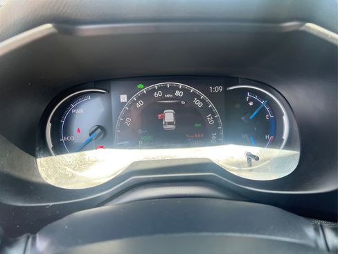 Used 2023 Toyota RAV4 XLE image 16