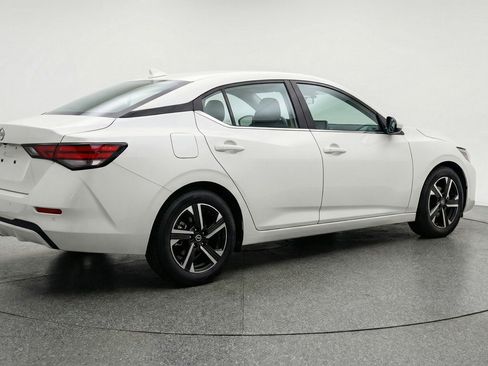 Used 2025 Nissan Sentra SV FWD image 9