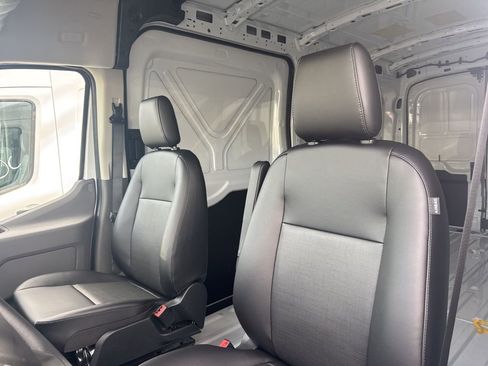 New 2025 Ford Transit 250 148 Medium Roof image 23
