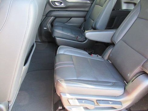 Used 2021 Chevrolet Suburban RST w/ Luxury Package image 28