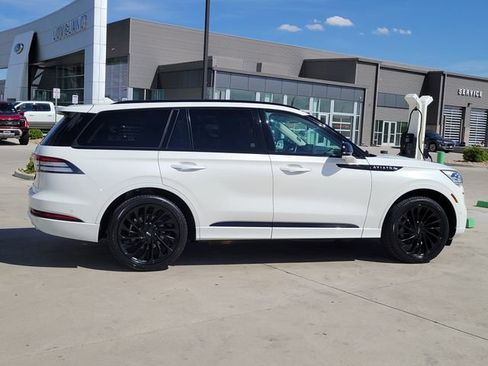 Used 2023 Lincoln Aviator Reserve w/ Equipment Group 201A AWD/4WD image 2