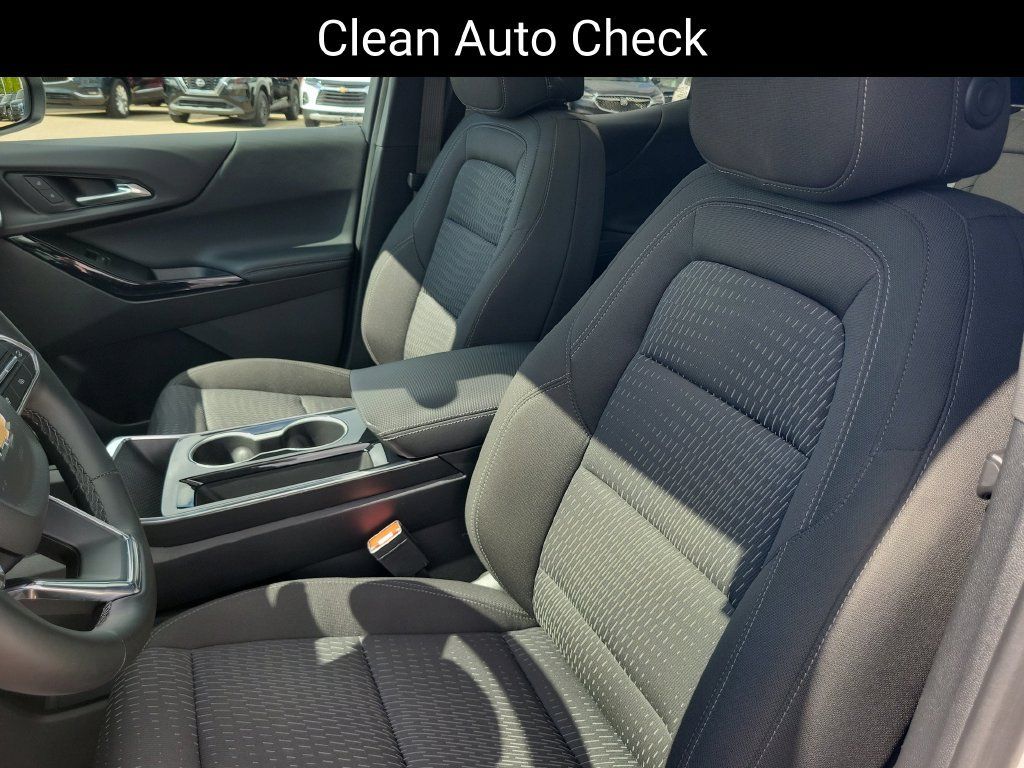Used 2025 Chevrolet Equinox LT AWD/4WD image 6