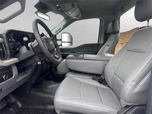 New 2026 Ford F550 4x4 Regular Cab Super Duty w/ XL Chrome Package image 13