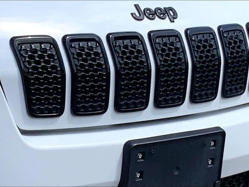 Used 2021 Jeep Cherokee Latitude Plus FWD image 25