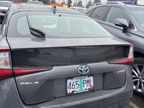 Certified 2022 Toyota Prius LE image 2