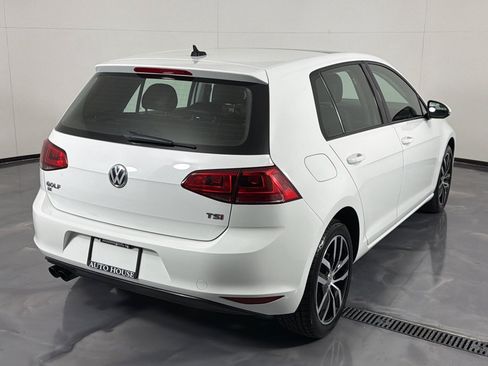 Used 2016 Volkswagen Golf 4-Door FWD image 5