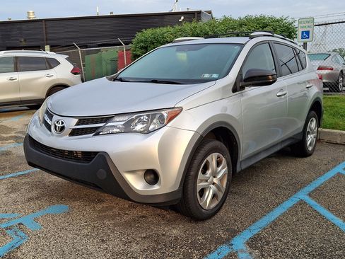 Used 2013 Toyota RAV4 LE AWD/4WD image 3