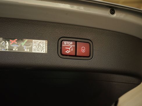 Used 2025 Mercedes-Benz GLC 43 AMG 4MATIC image 30