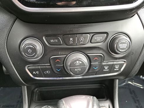 Used 2020 Jeep Cherokee Limited AWD/4WD image 21