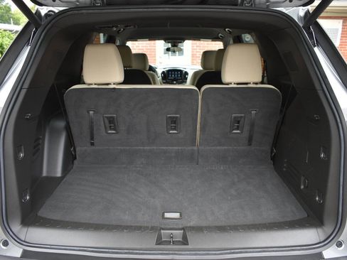 Used 2023 Chevrolet Traverse LT w/ LPO, Cargo Package AWD/4WD image 11