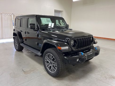Used 2024 Jeep Wrangler High Altitude image 2