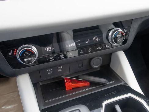 New 2025 Mitsubishi Outlander AWD image 41