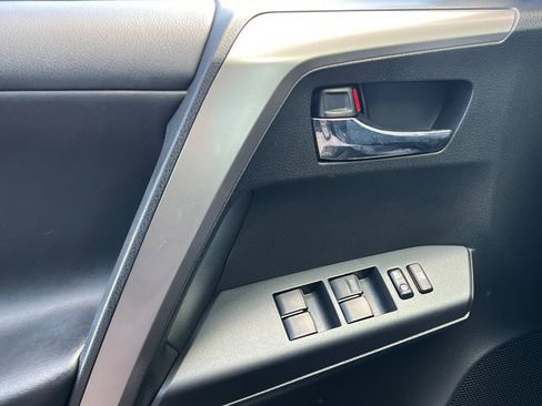 Used 2017 Toyota RAV4 XLE w/ Convenience Package AWD/4WD image 11