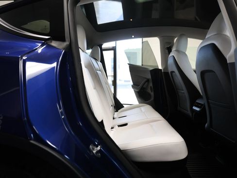 Used 2023 Tesla Model Y Long Range AWD/4WD image 44