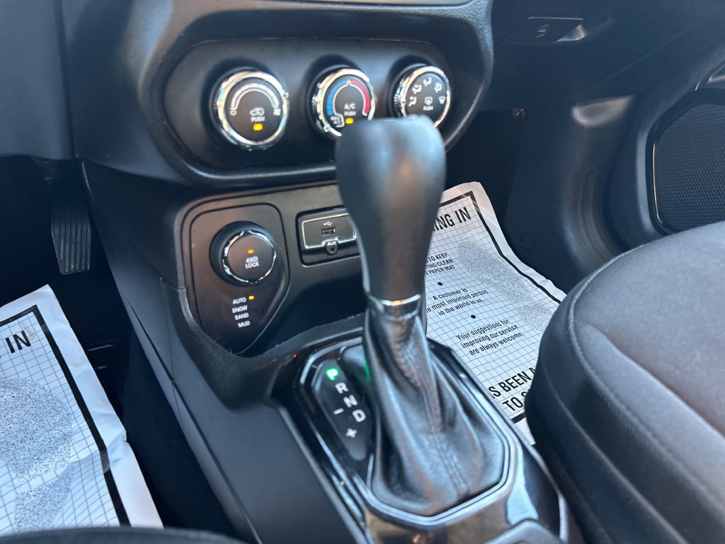 Used 2017 Jeep Renegade Altitude AWD/4WD image 31