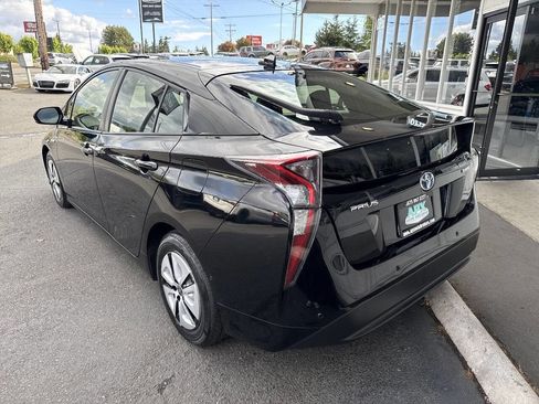 Used 2018 Toyota Prius Two w/ Prius Two Safety Plus Package FWD image 4