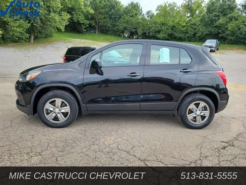 Used 2020 Chevrolet Trax LS AWD/4WD image 2
