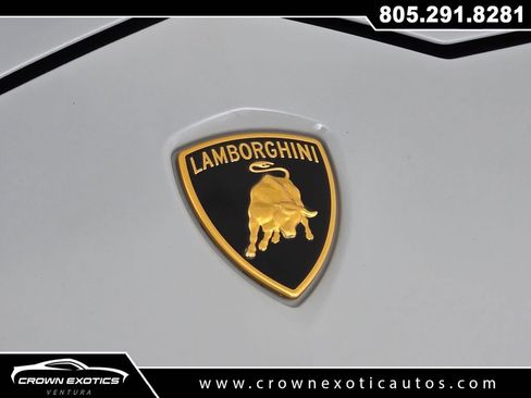 Used 2022 Lamborghini Urus AWD/4WD image 11
