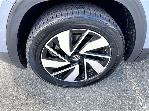 Used 2025 Volkswagen Atlas SEL AWD/4WD image 7