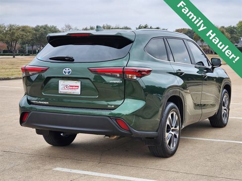 Used 2024 Toyota Highlander XLE image 6
