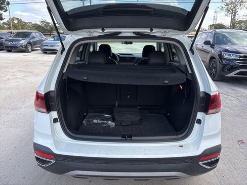 Used 2022 Volkswagen Taos SE image 7